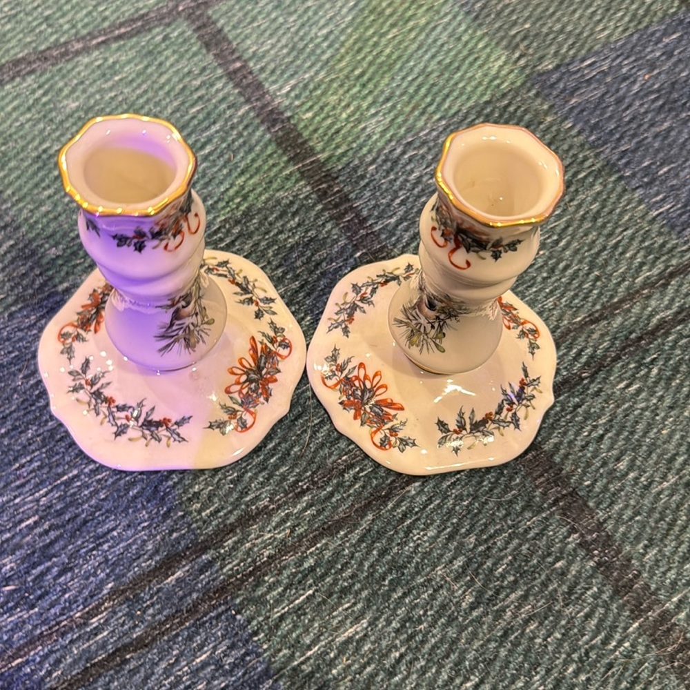 Lenox Christmas Candle Holders
never used. ! Set of 2. ; 5" high 4" diameter